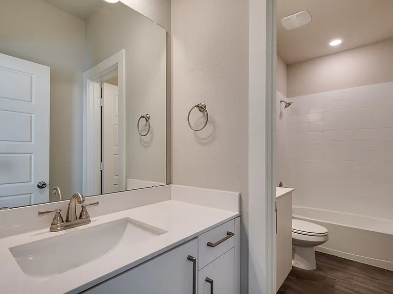 737 Wheatfield Dr — Photo 10