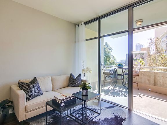 5th image of 253 10th Ave Unit 424