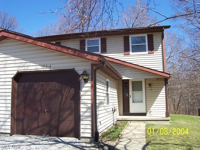1st image of 592-4 Oakwood Dr