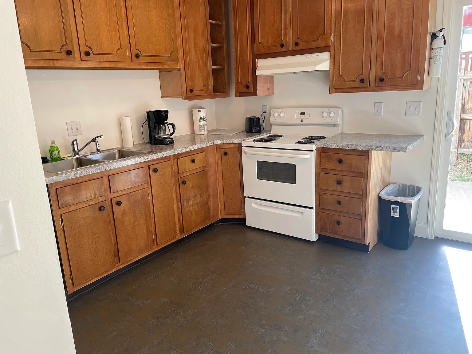 3 bed, 2.5 bath, 1800 sqft, $1,995 — Photo 3