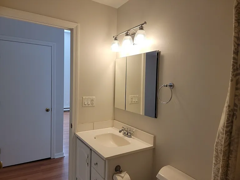 350 W 4th St #201 — Photo 9
