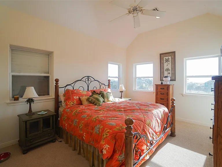 16619 Bayfront Dr — Photo 19