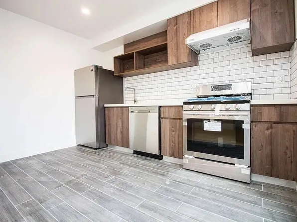 703 Hart Street image 4 of 8