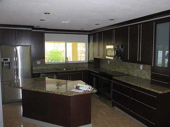 2nd image of 13961 Kendale Lakes Blvd