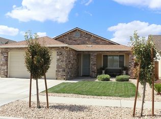 1332 Greenbrier Dr, Hanford, CA 93230