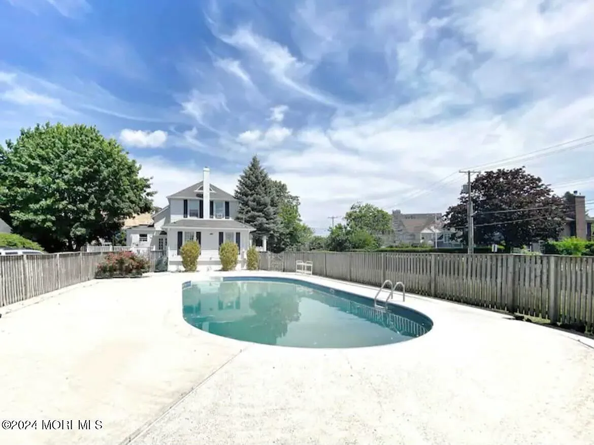 4 bed, 2891 sqft, $30,000 — Photo 1