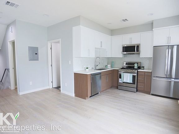 5th image of 1242 N Beachwood Dr #7463448