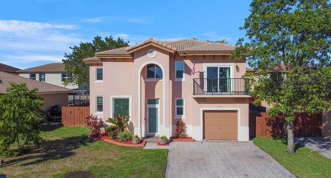 4 bed, 3.0 bath, 2056 sqft, $3,500 — Photo 4