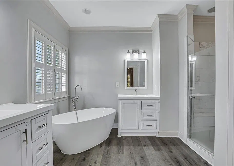 225 Carlyle Park Dr NE