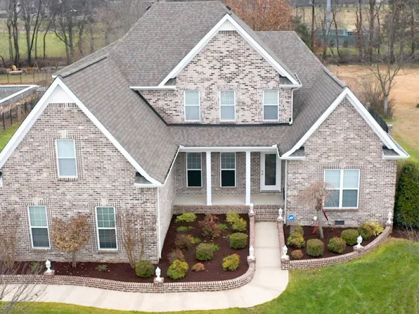 2106 Creekwalk Dr, Murfreesboro, TN 37130