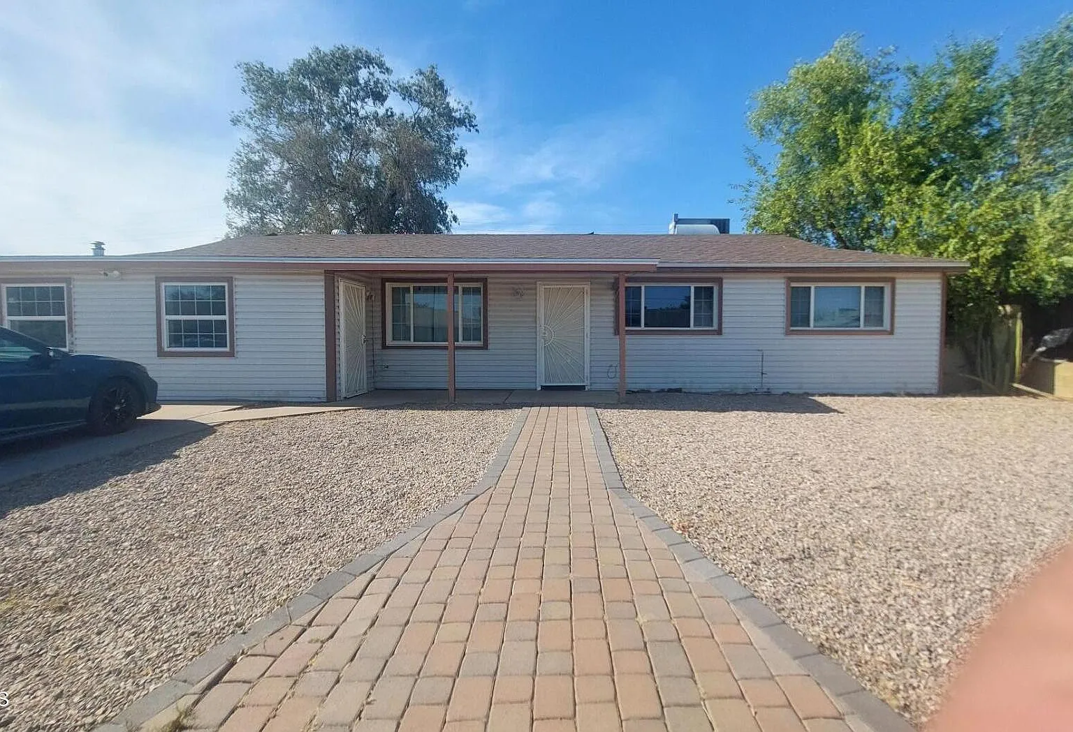 4 bed, 2.0 bath, 2418 sqft, $2,300 — Photo 1