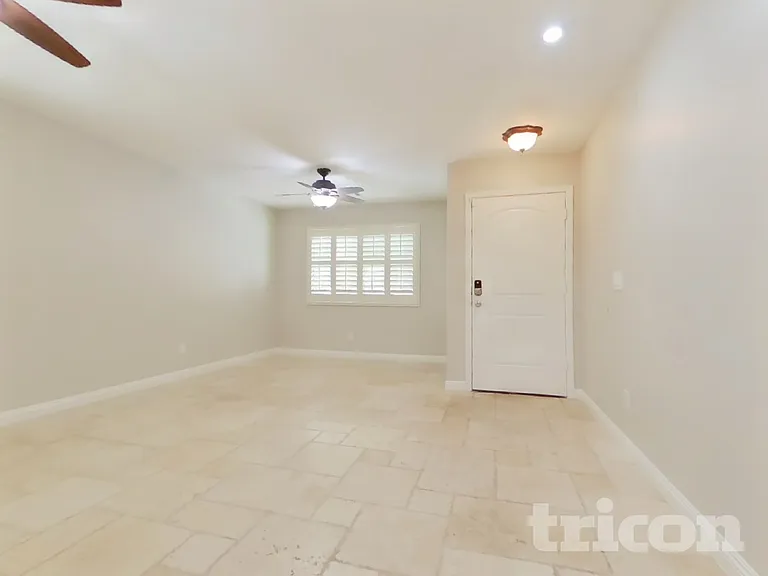 7115 N 72nd Dr — Photo 3