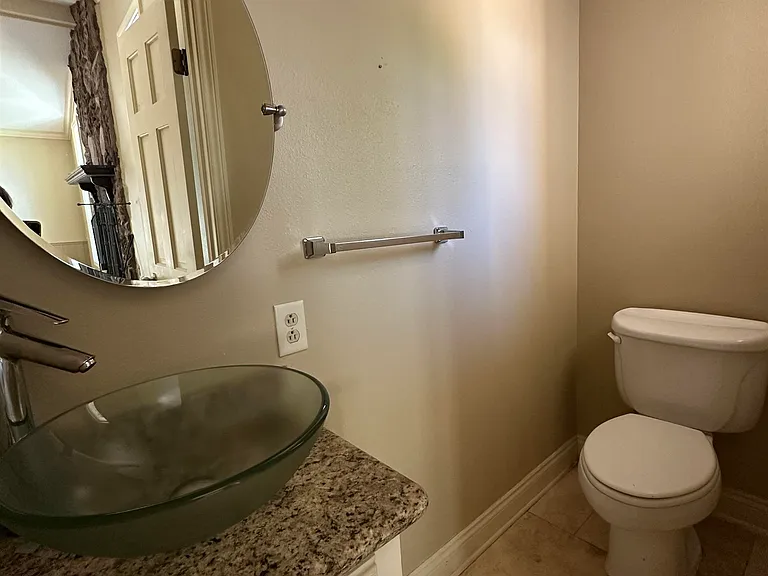 5 Texas Ave — Photo 16