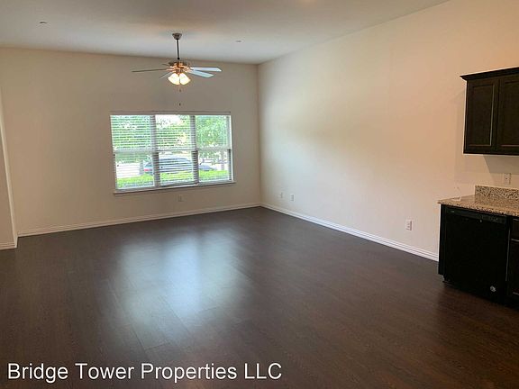 2nd image of 1305 Lake Crest Ln