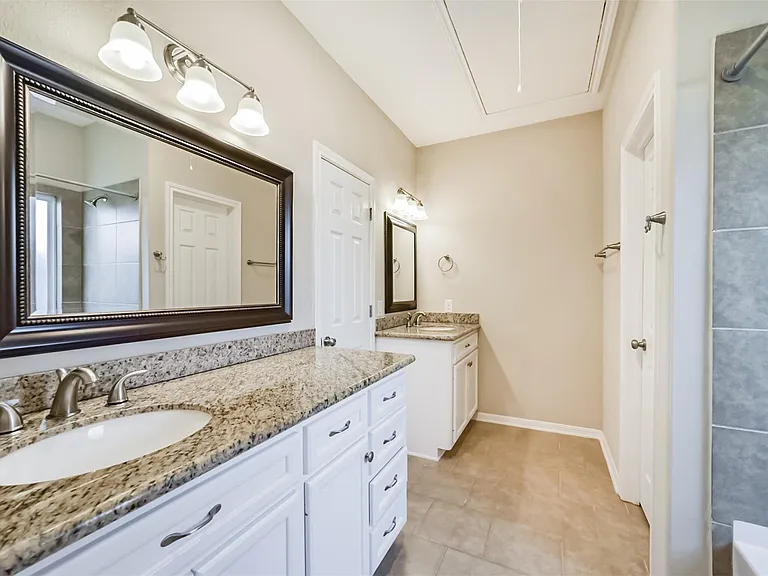 5305 Avenue J — Photo 14