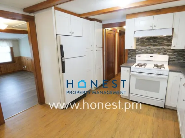 523 Memorial Dr, Winthrop, ME 04364