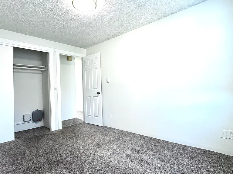 2405 Howard Ave #4 — Photo 14