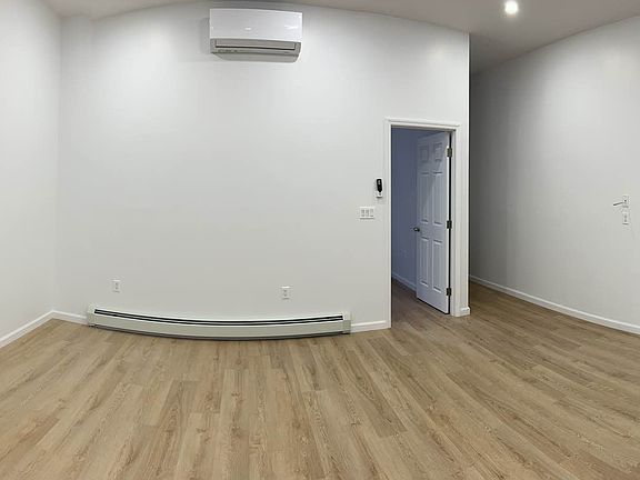 4th image of 14 Arion Pl #4