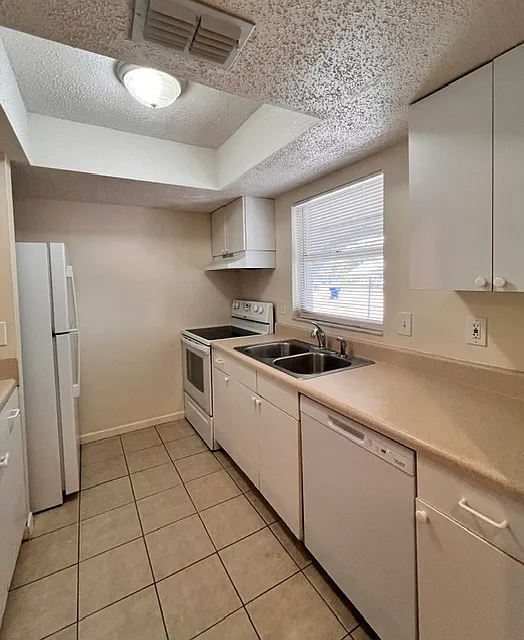 2 bed, 950 sqft, $1,200 — Photo 3