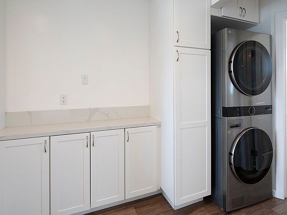 3rd image of 4423 44th St #8