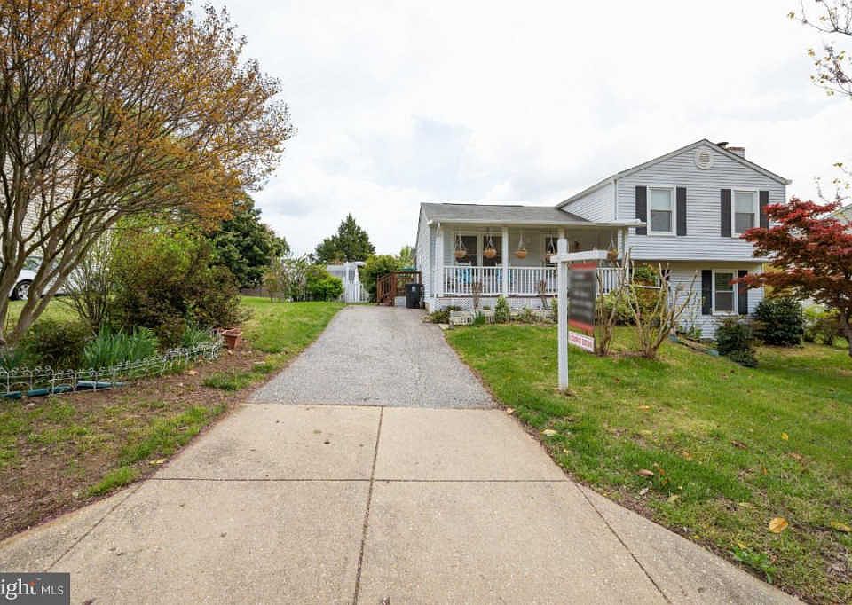 1st image of 704 Avis Dr