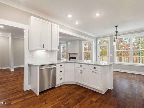 5th image of 3868 Highview Ln