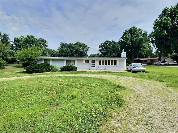 3rd image of 29 Eastwood Dr