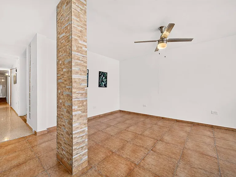 C10 Calle 5 — Photo 9