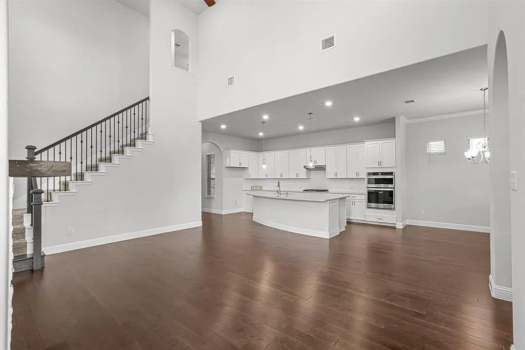 4 bed, 3.5 bath, 2512 sqft, $3,800 — Photo 3