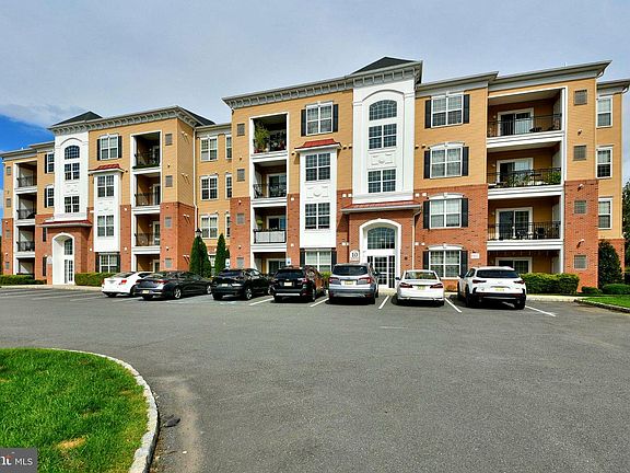 2nd image of 1025 Halifax Pl