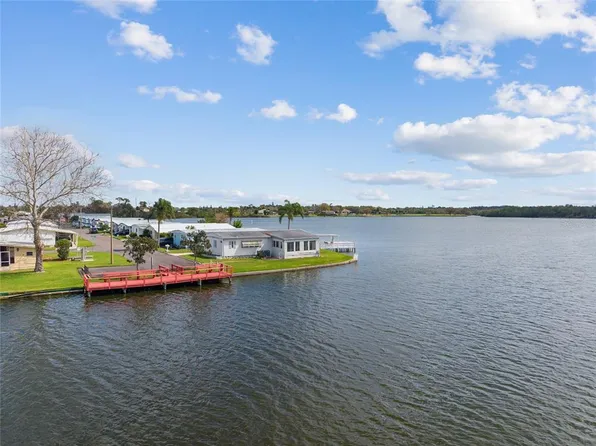 2012 Maui Dr, Holiday, FL 34691