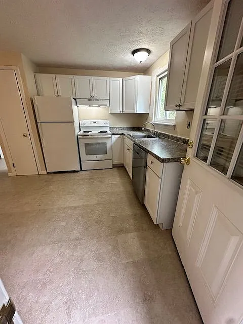 32 Center St