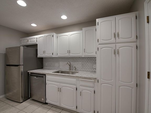 4th image of 7410 S Elm Pl