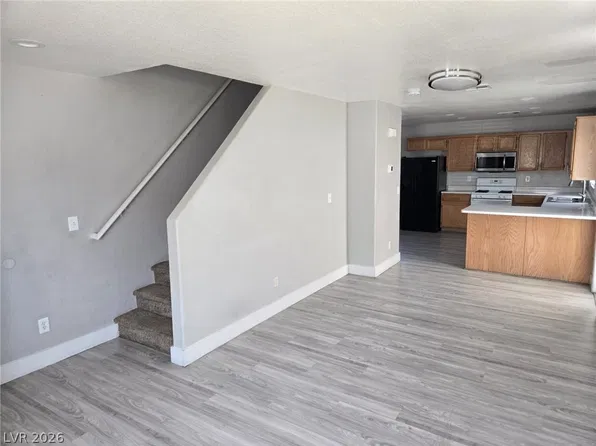 5270 Paradise Skies Ave, Sunrise Manor, NV 89156