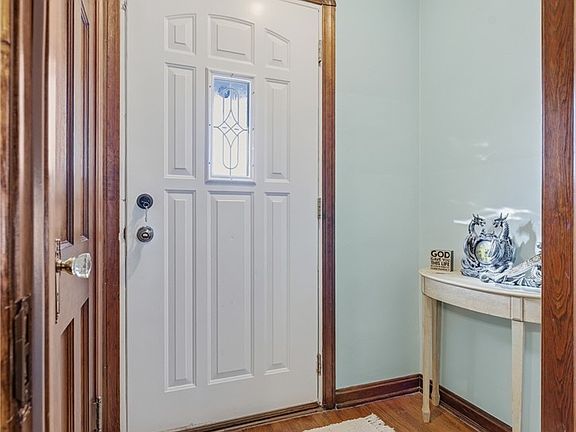 3rd image of 2333 S Taylor Rd