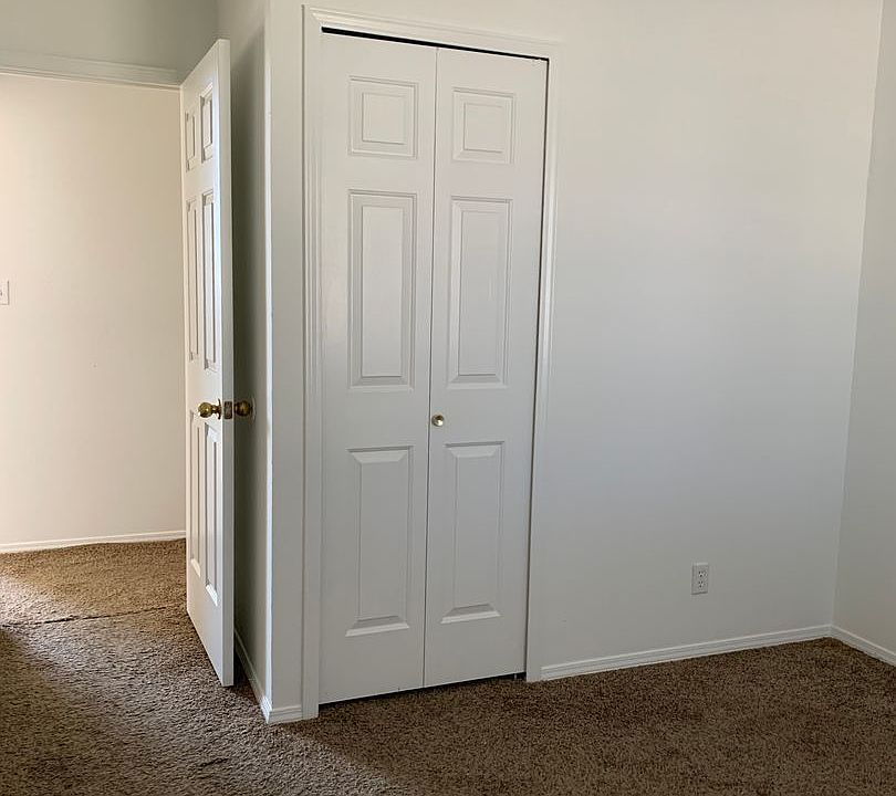 2nd image of 4025 Montreal Loop NE