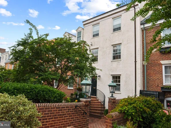 116 Cameron Mews, Alexandria, VA 22314