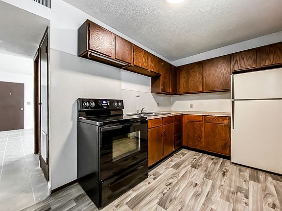 4th image of 101 E Avenue B #105-C
