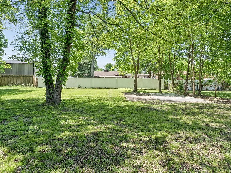 2025 Sherwood Rd — Photo 21