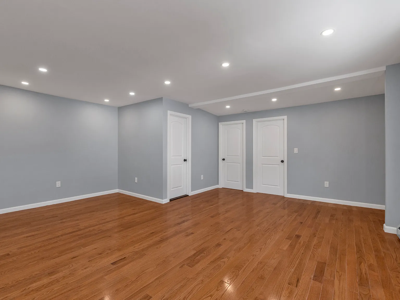 2 bed, 1200 sqft, $3,200 — Photo 2