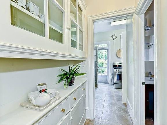 Lower Unit- Kitchen