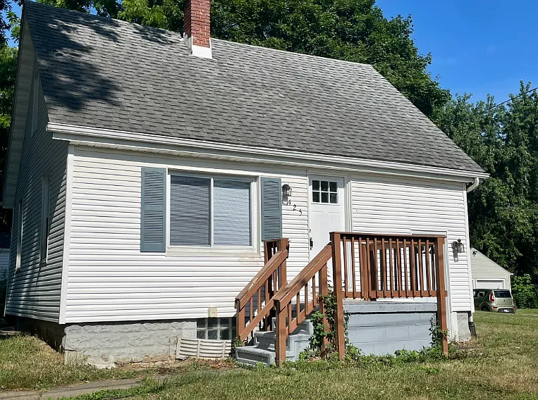 425 Cole Ave — Photo 1