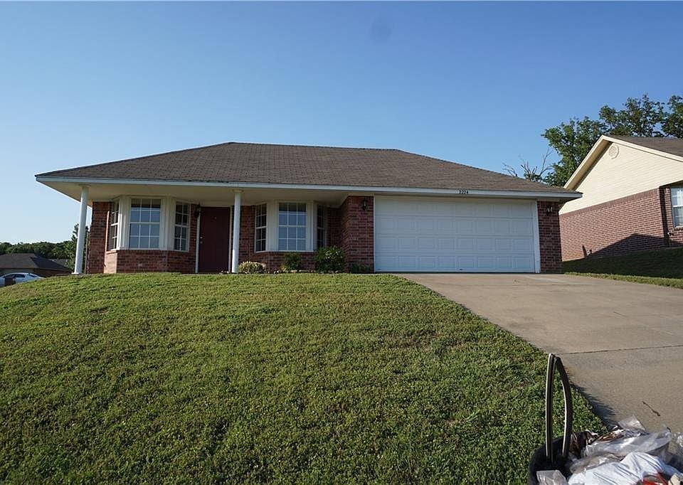 1st image of 2224 Meadowlark Ln