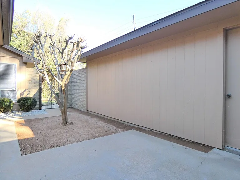 604 Golfview Dr — Photo 17