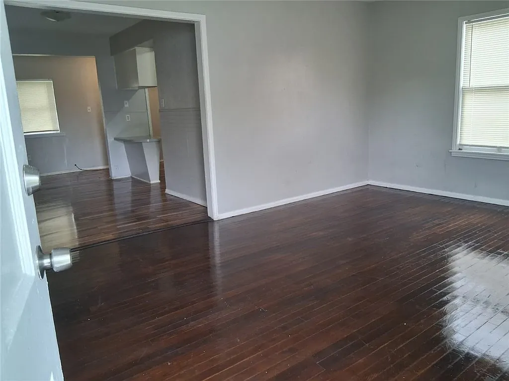 2 bed, 1.0 bath, 856 sqft, $1,250 — Photo 2