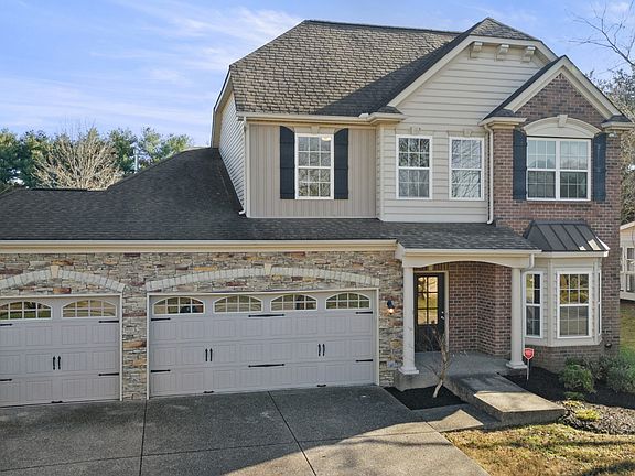 2nd image of 123 Buckingham Blvd