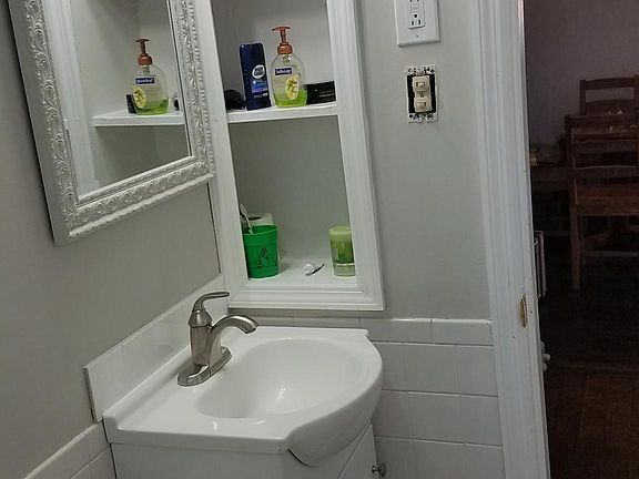 5th image of 557 Wiltshire Blvd