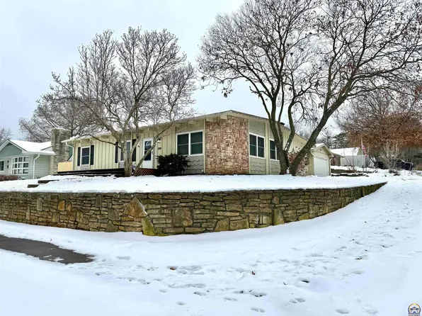 2861 SW College Ct, Topeka, KS 66611