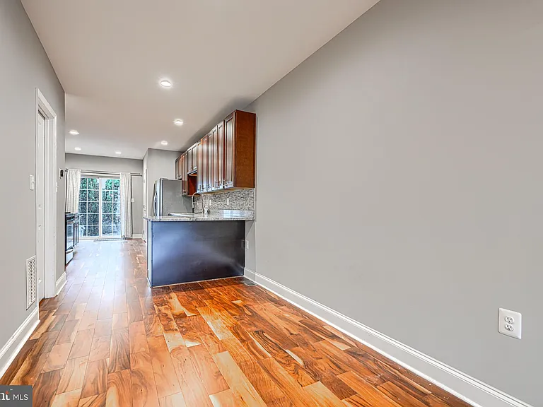 1620 E Clement St — Photo 6