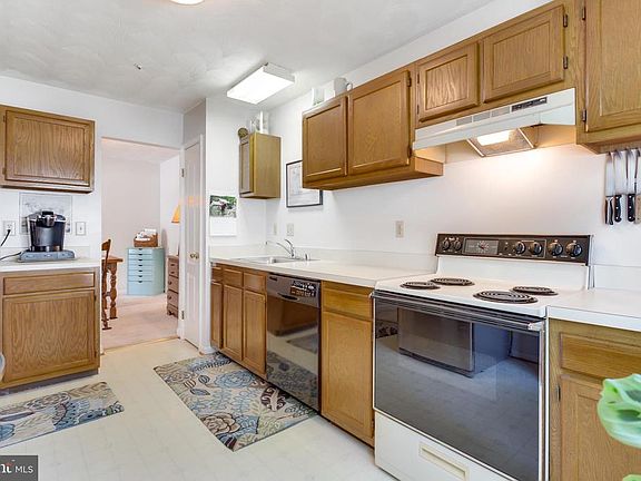 4th image of 16245 Brookmead Ct